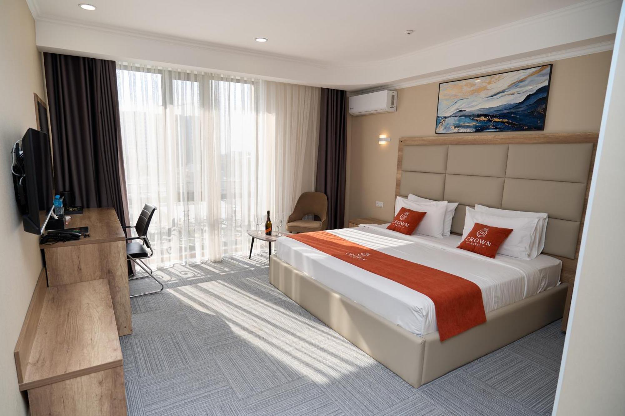 Crown Hotel Bishkek Ngoại thất bức ảnh