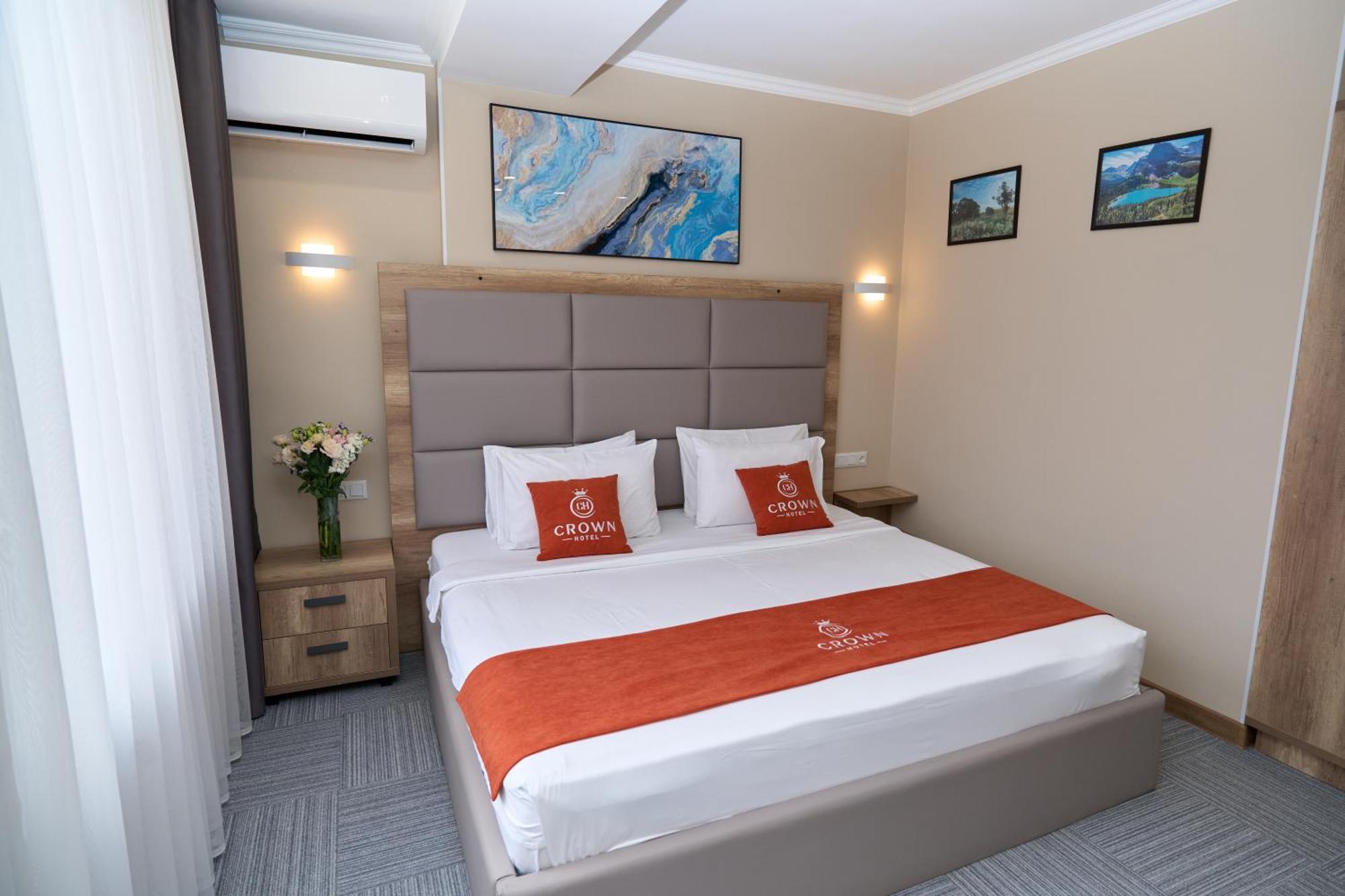 Crown Hotel Bishkek Ngoại thất bức ảnh