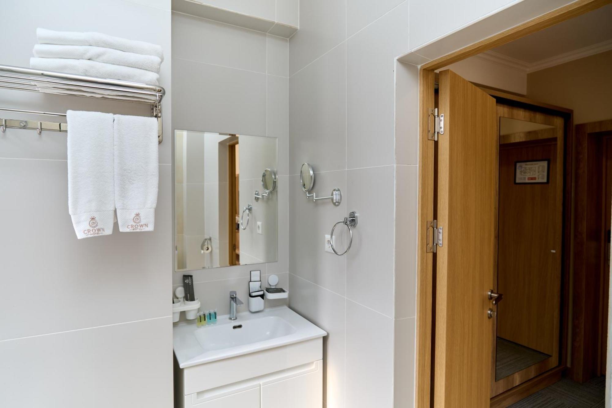 Crown Hotel Bishkek Ngoại thất bức ảnh