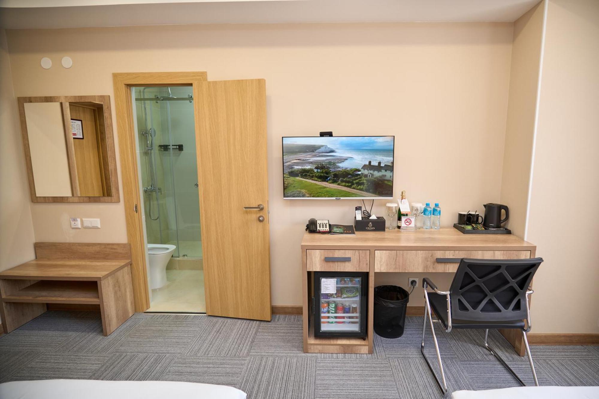Crown Hotel Bishkek Ngoại thất bức ảnh