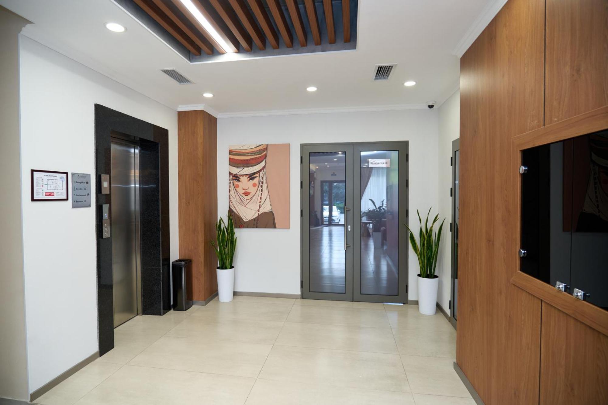 Crown Hotel Bishkek Ngoại thất bức ảnh