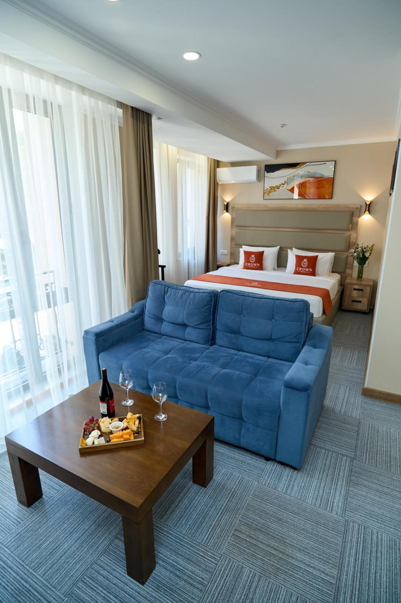 Crown Hotel Bishkek Ngoại thất bức ảnh