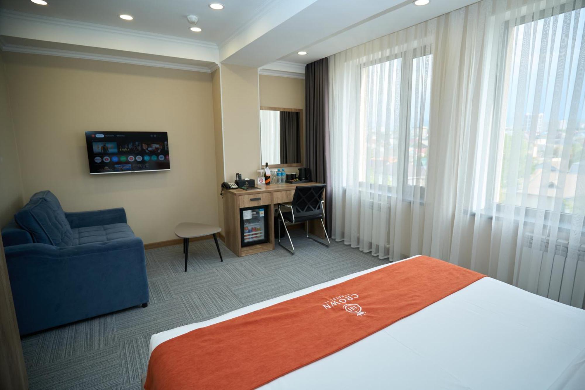 Crown Hotel Bishkek Ngoại thất bức ảnh