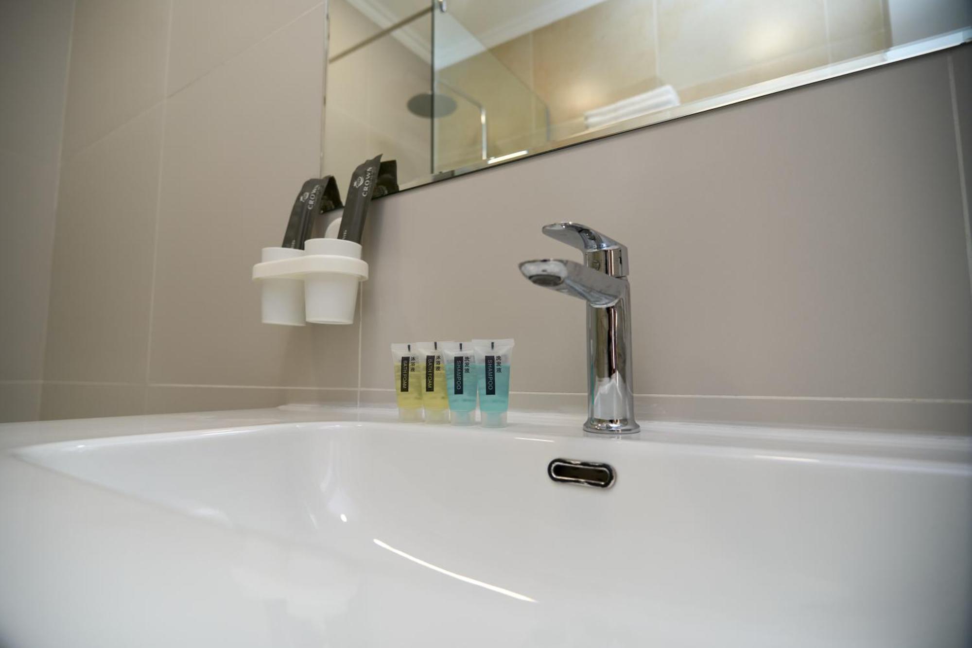 Crown Hotel Bishkek Ngoại thất bức ảnh