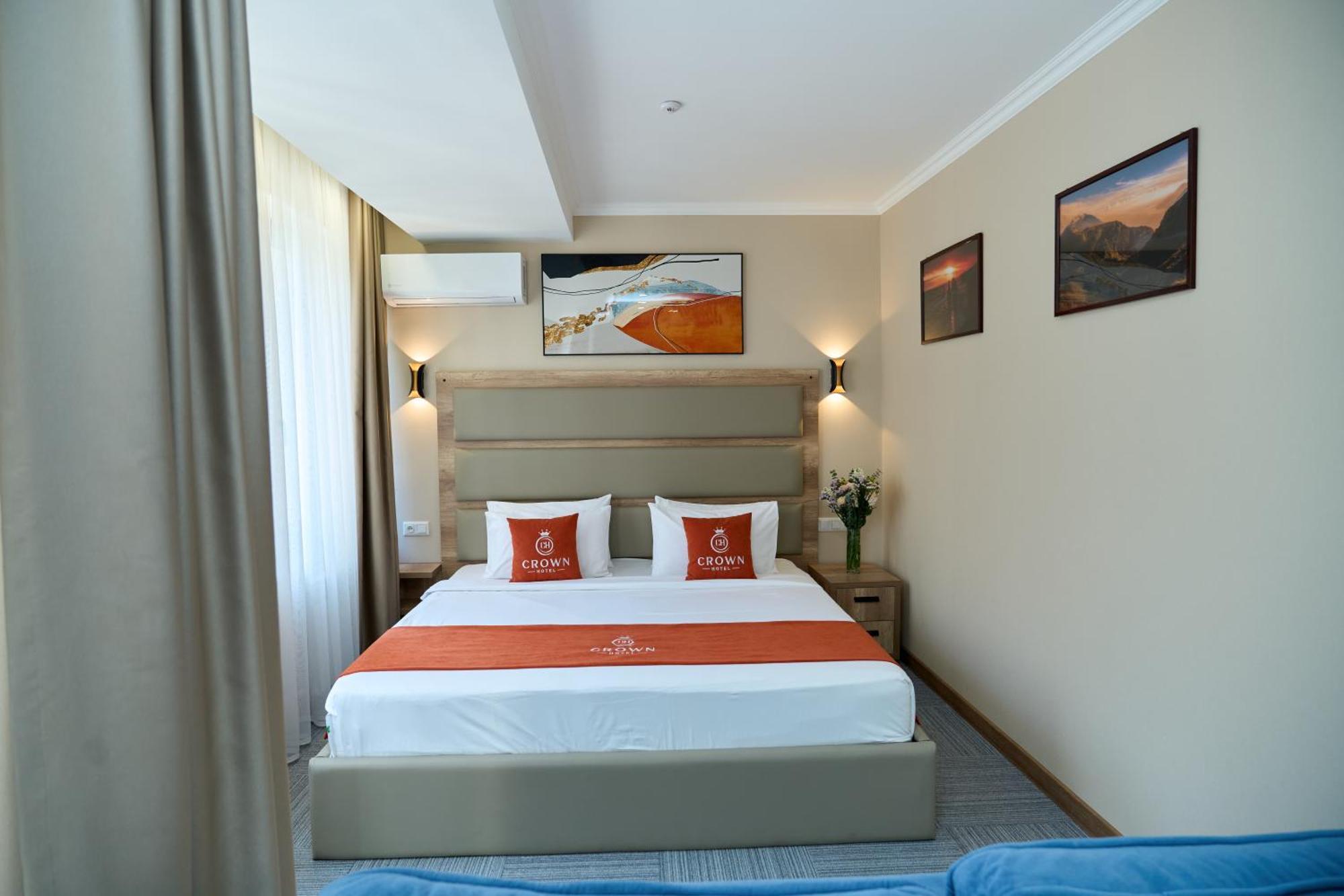 Crown Hotel Bishkek Ngoại thất bức ảnh