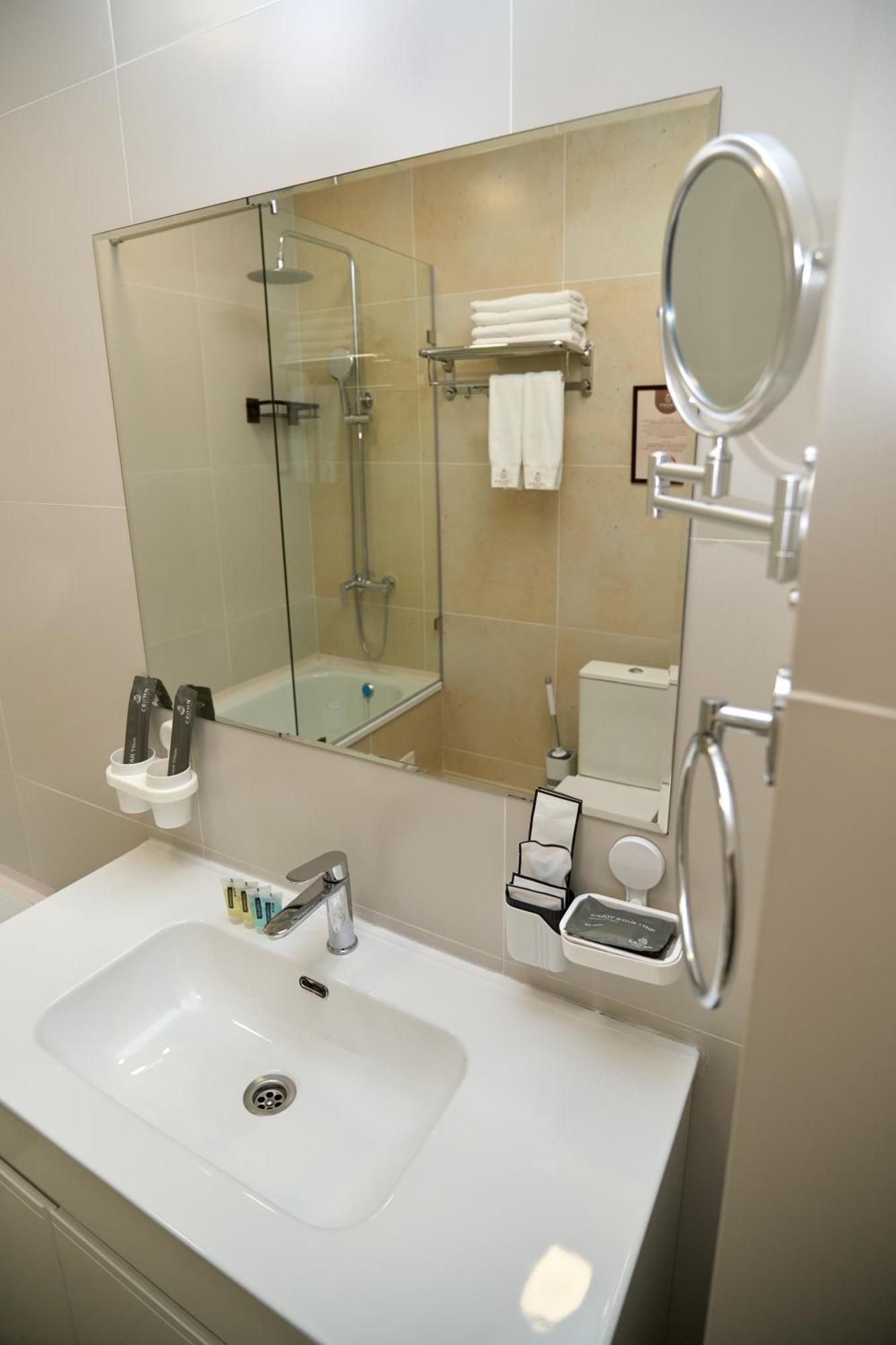 Crown Hotel Bishkek Ngoại thất bức ảnh