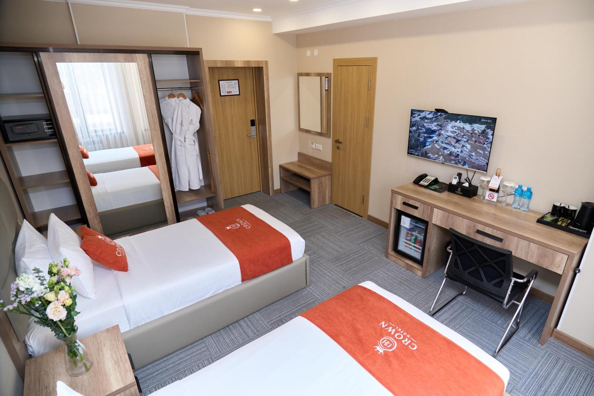 Crown Hotel Bishkek Ngoại thất bức ảnh