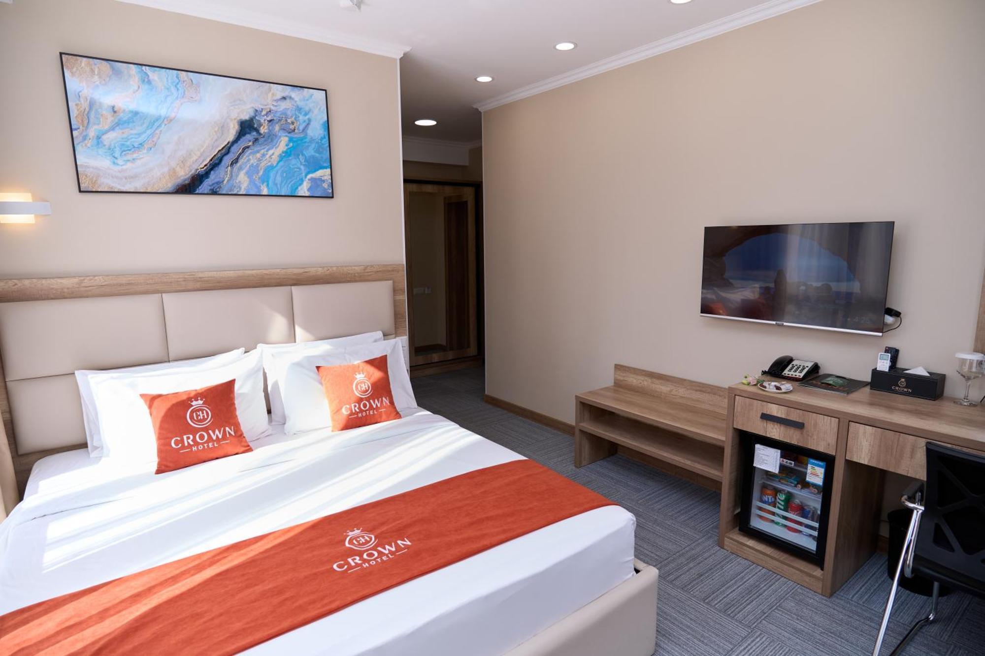 Crown Hotel Bishkek Ngoại thất bức ảnh
