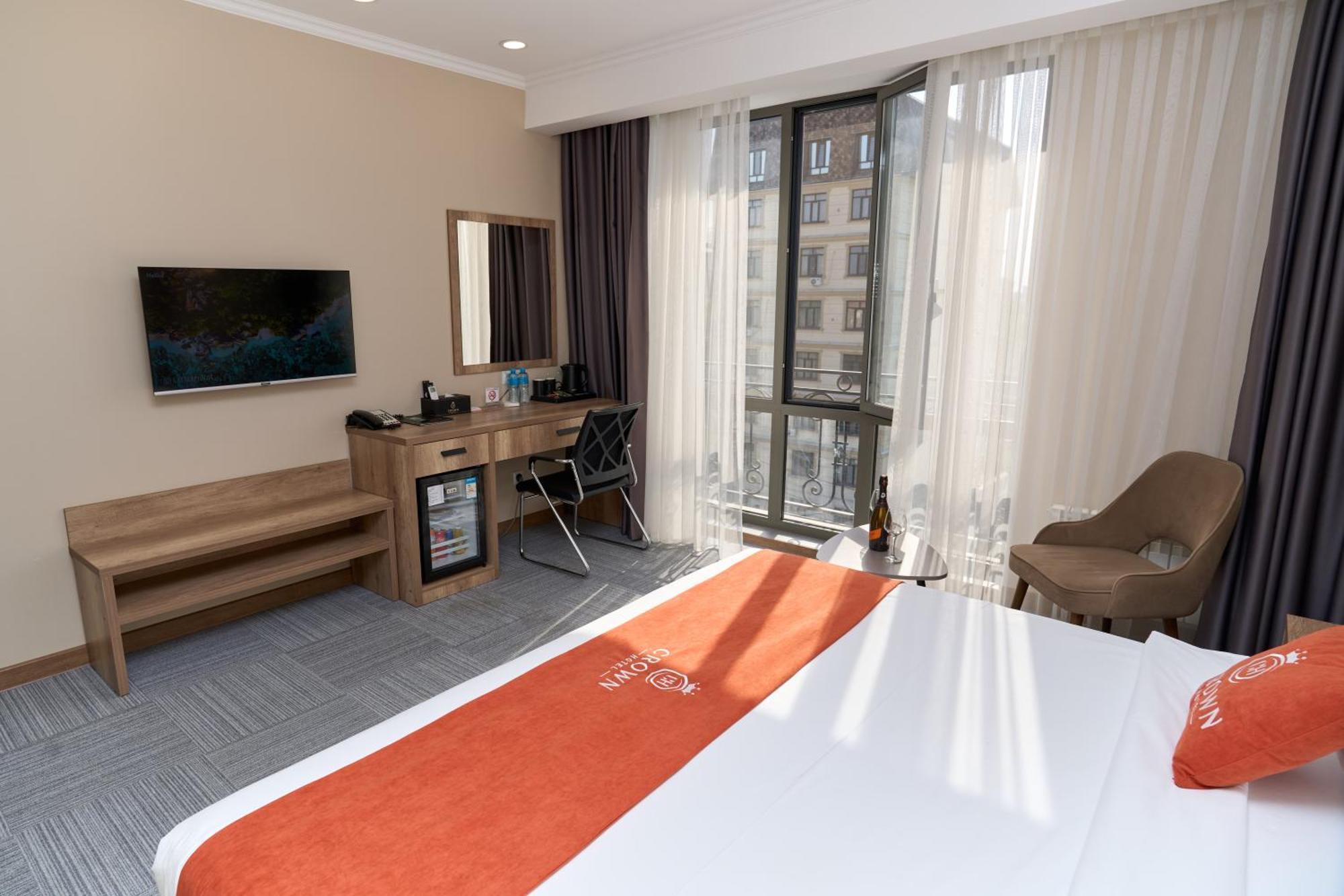 Crown Hotel Bishkek Ngoại thất bức ảnh