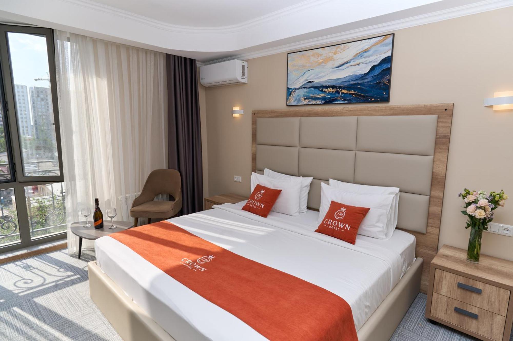 Crown Hotel Bishkek Ngoại thất bức ảnh