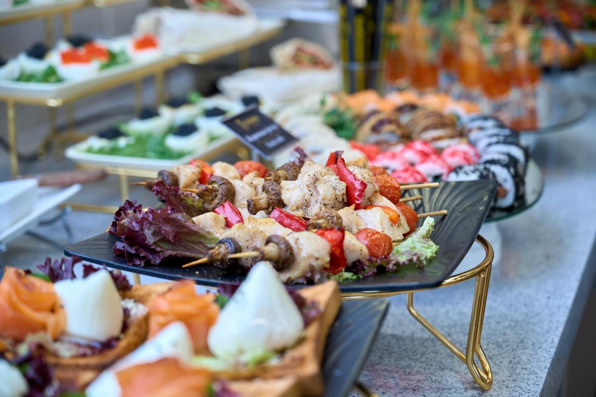 Crown Hotel Bishkek Ngoại thất bức ảnh