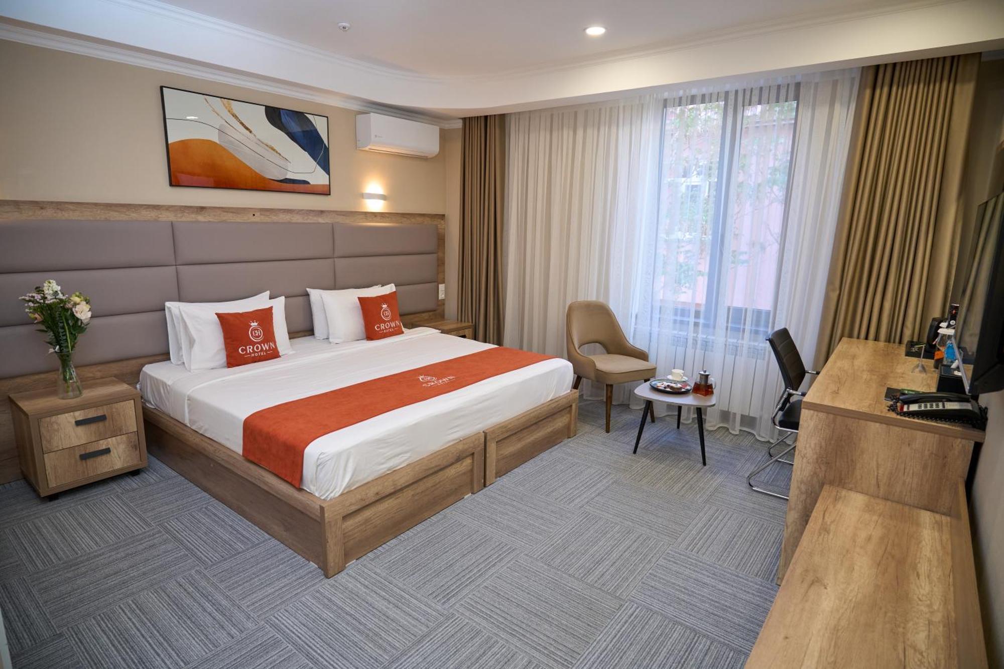 Crown Hotel Bishkek Ngoại thất bức ảnh
